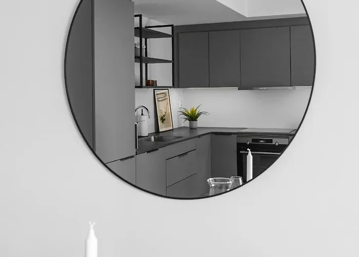 High Standard In Center Apartment