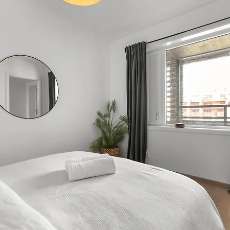 High Standard In Center * Oslo